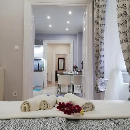 Pannonia Center Deluxe Appartamento *
