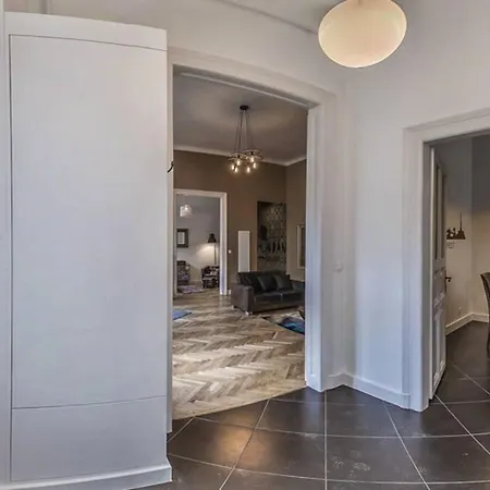 The Mondain Apartment *