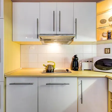 Viola - Newly Furnished With Free Garage! Apartment *