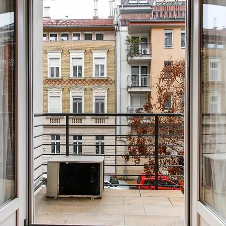 Apartment Viola - Newly Furnished With Free Garage! *