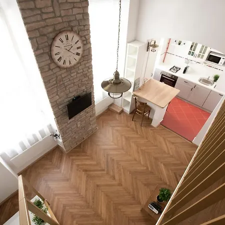 Standard By Hi5 - Rakoczi 23 * Budapešť