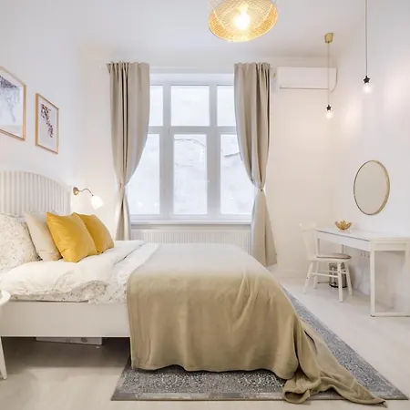 Bpr Lynx With A/c Apartment Budapest