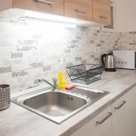 Cozy & Quiet Near Kiraly Street Free Parking, Ac, Perfect For 4 Guests! Budapest