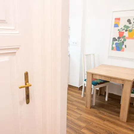 Cozy & Quiet Near Kiraly Street Free Parking, Ac, Perfect For 4 Guests! Apartment *