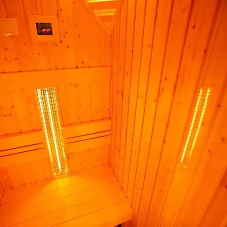 Apartment Danube Bank With Sauna/a.c