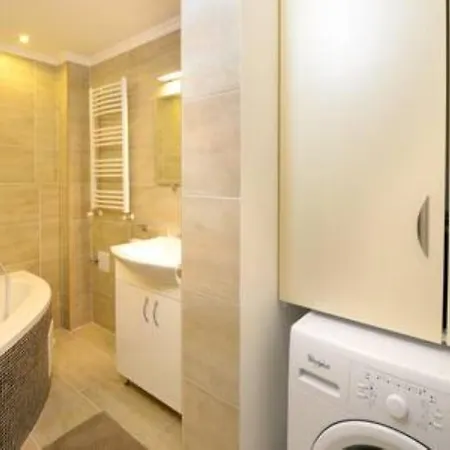 Orangehomes Two Bedroom Raday Str. Apartment *