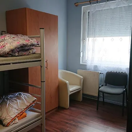 Hostel Pillango Munkasszallo