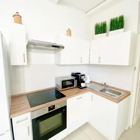 Luxury In The Centre Ac Parking Garden Apartment