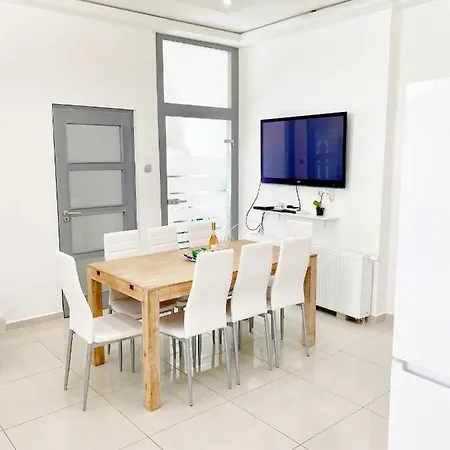 Luxury In The Centre Ac Parking Garden Apartment