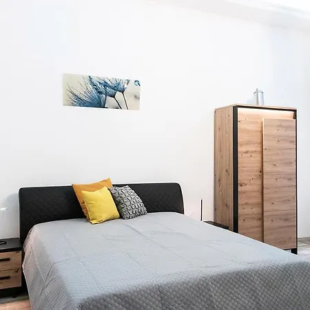 Apartment Astoria Tiny