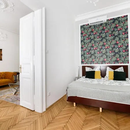 Opera Deluxe Apartman Budapest