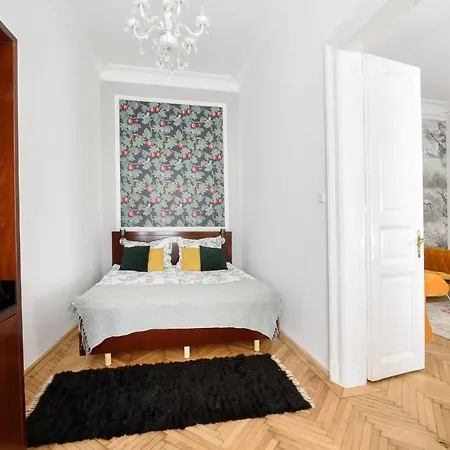 Apartment Opera Deluxe Apartman *