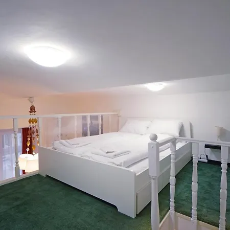 V27 Vadasz Apartament *