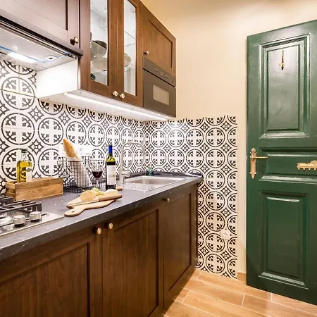 Unique & Stylish - Of Traveler In Center Apartment