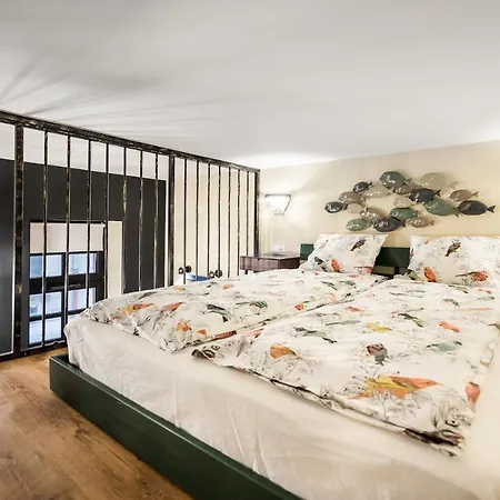 Unique & Stylish - Of Traveler In Center Apartment