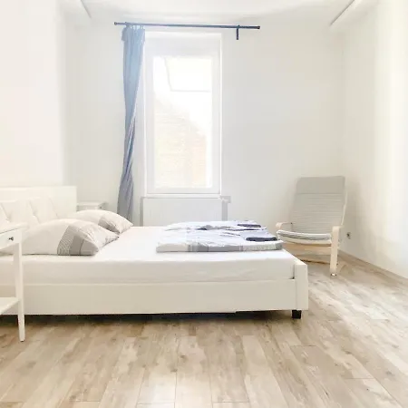 Luxury In The Centre Ac Parking Garden Apartment