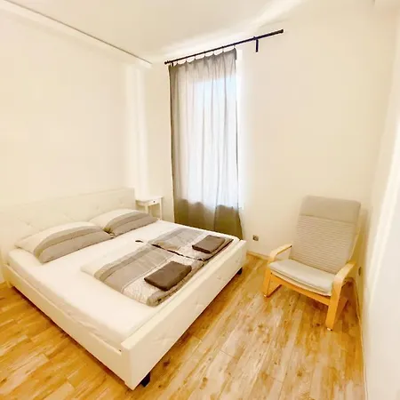 Luxury In The Centre Ac Parking Garden Apartment