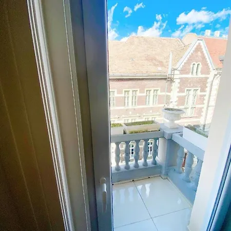 Luxury In The Centre Ac Parking Garden Apartment