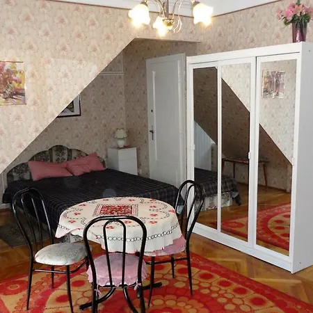 Apartment Garibaldi 5 & Budapest