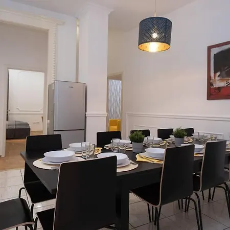 Located, 150 M2 5 Bedrooms Apt., Apartment Budapest