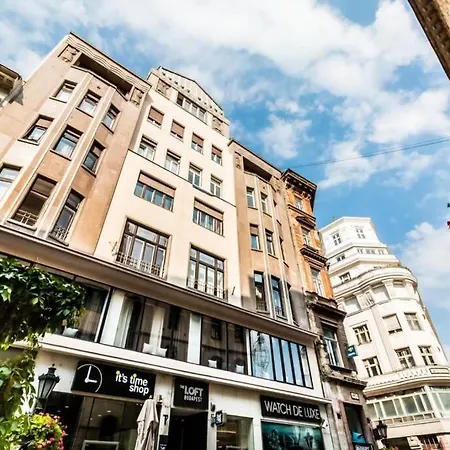 Located, 150 M2 5 Bedrooms Apt., Apartment Budapest
