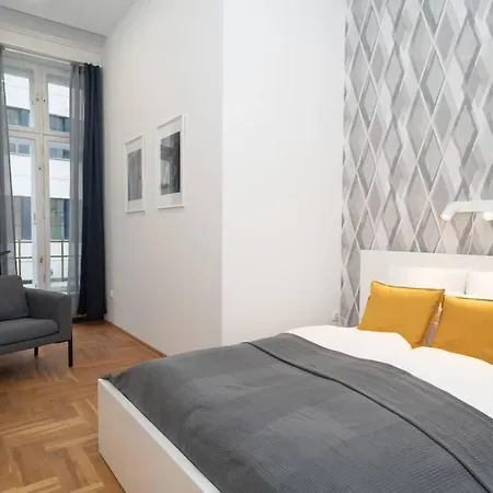 Located, 150 M2 5 Bedrooms Apt.,