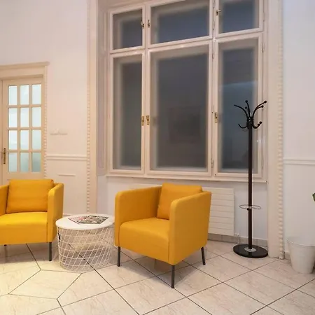 Located, 150 M2 5 Bedrooms Apt., Apartment Budapest