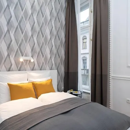 Apartment Located, 150 M2 5 Bedrooms Apt.,