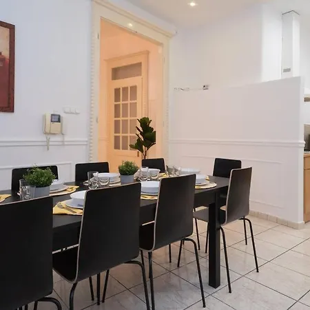Located, 150 M2 5 Bedrooms Apt., Apartment