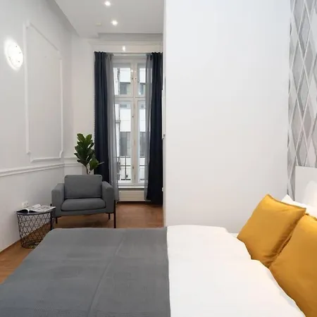 Apartment Located, 150 M2 5 Bedrooms Apt., Budapest