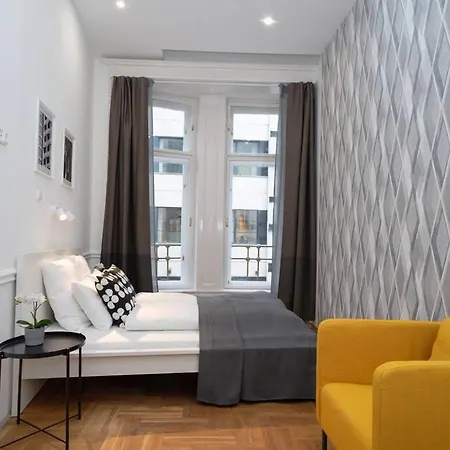 Apartment Located, 150 M2 5 Bedrooms Apt., *