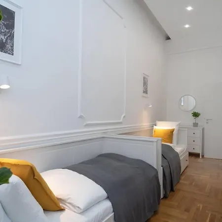 Apartment Located, 150 M2 5 Bedrooms Apt., *