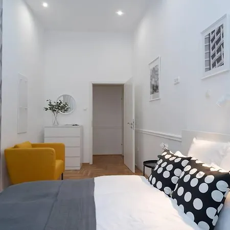 Apartment Located, 150 M2 5 Bedrooms Apt., *