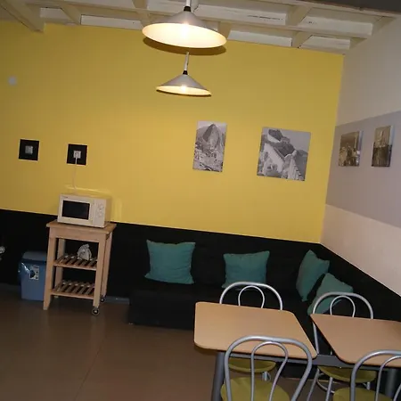 Happy Hostel *