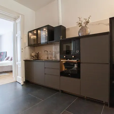 Apartment Real Deluxe Next To Danube Budapest