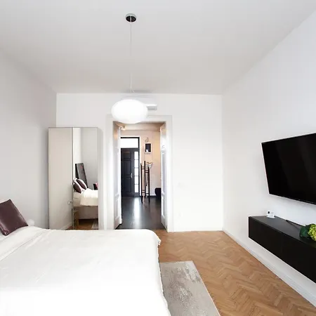 Real Deluxe Next To Danube Budapest
