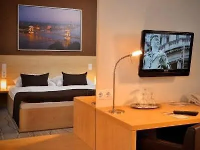 Promenade Hotel 3*