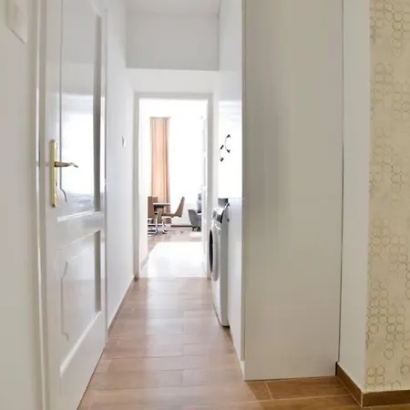 Premium By Hi5-vaci Str. 3 Bedroom *