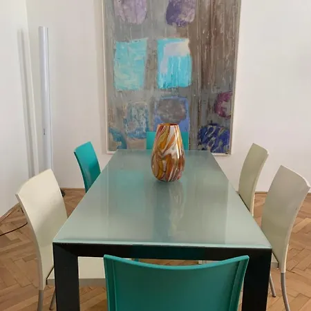 Apartment Charming Flat Close To Danube And 4-seasons