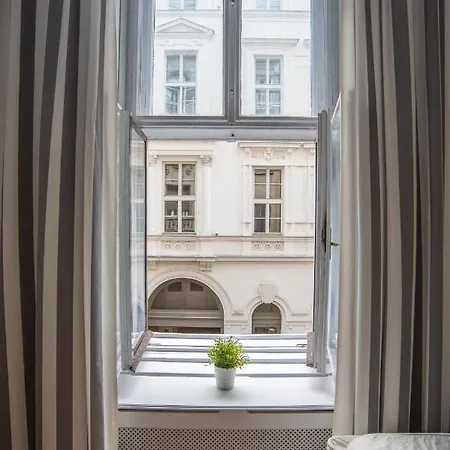 Charming Flat Close To Danube And 4-seasons Budapest