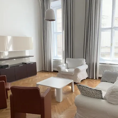 Charming Flat Close To Danube And 4-seasons Apartment *