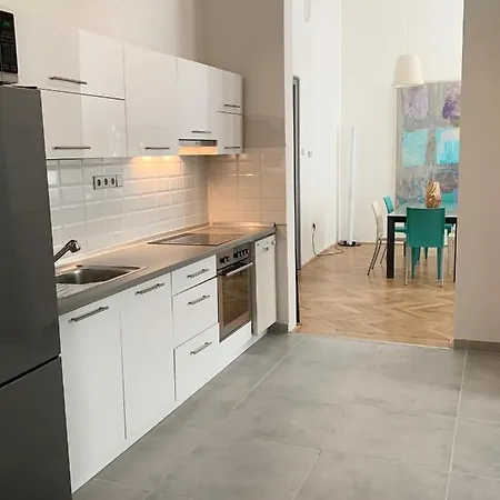 Charming Flat Close To Danube And 4-seasons Apartment