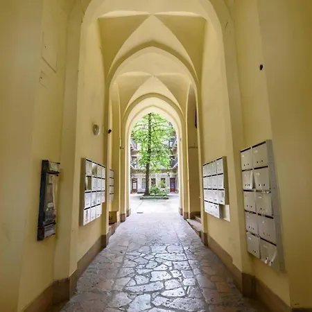 Diamond - Center * Budapest