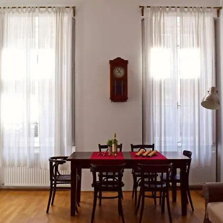 Apartment In Historical Building With Free Private Parking