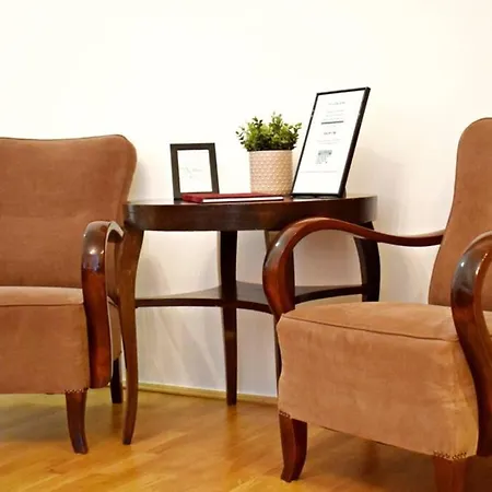 In Historical Building With Free Private Parking Apartment *