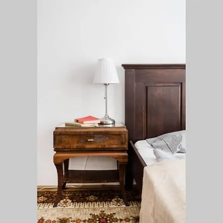 In Historical Building With Free Private Parking Apartment *