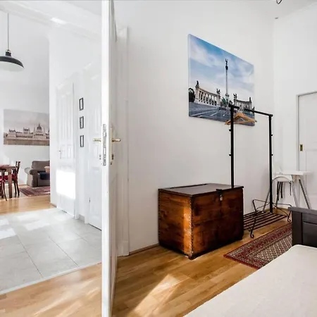 In Historical Building With Free Private Parking Budapest