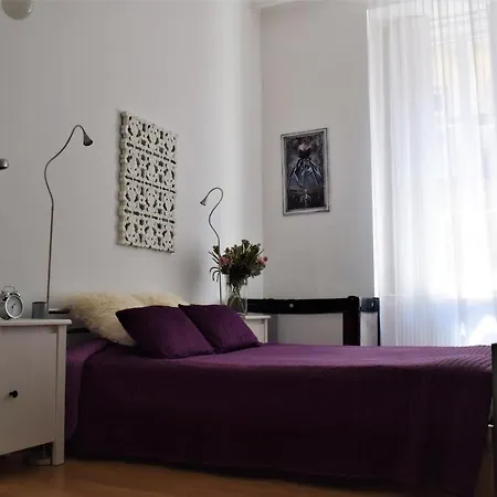 Your Gorgeous And Spacious Dream Free Parking Apartment *