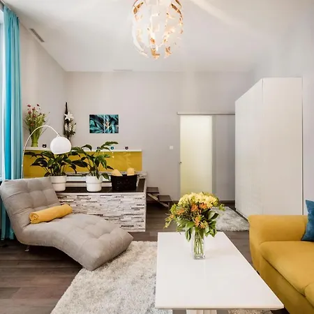 Downtown Luxury Jacuzzi Apartment *