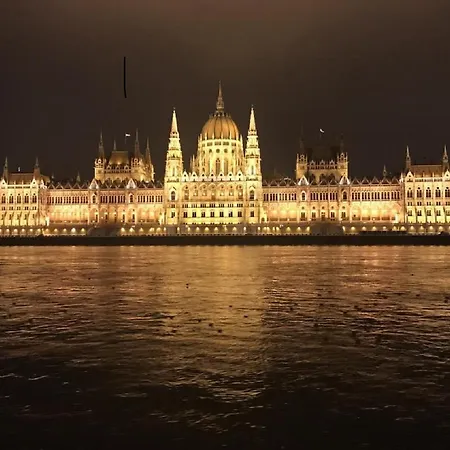 Modern, Quiet & Cozy In The Middle Of Downtown Near Danube At Fashion Street